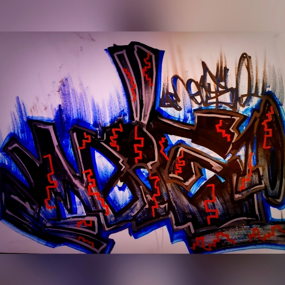 MerG10 Stuff like sneakers and art if possible - Picture 3 of 8